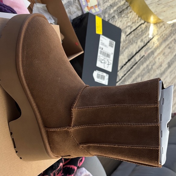 UGG Women's Chestnut Platform Boots - Picture 5 of 5